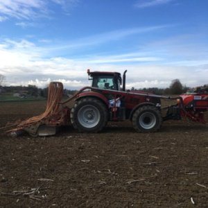 semis de céréales - Combiné de semis 4.5m avec rouleau matrix et rampe de semis a disques écartement 12.5 cm, trémie frontale équipée de doseur électrique et radar