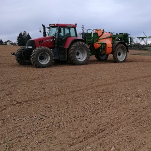 Traitements - Pulvérisateur trainé 3200 litres, rampe 28m a réglage de hauteur automatique, coupure de 7 tronçons, circulation continue, autoguidage par gps en signal RTK